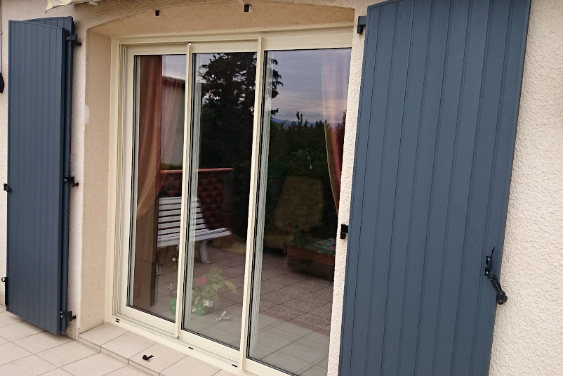 Réalisations porte-fenetre 3 vantaux coulissants Vichy