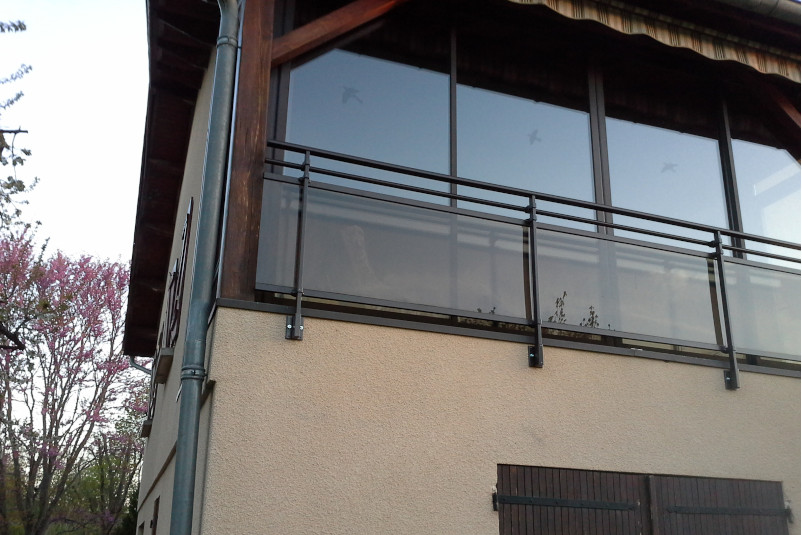 Garde-corps verre fumé et double lisse horizontale Cusset