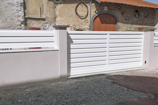 portail coulissant blanc lames