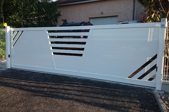 portail coulissant remplissage mixte