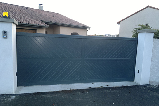 fabricant portail coulissant plein Vichy