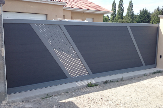 fabricant portail coulissant plein tole decorative Vichy