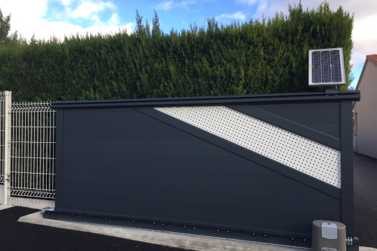 fabricant portail coulissant motorisation solaire Vichy