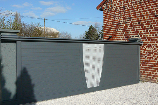 fabricant portail coulissant avec tole décorative Gannat