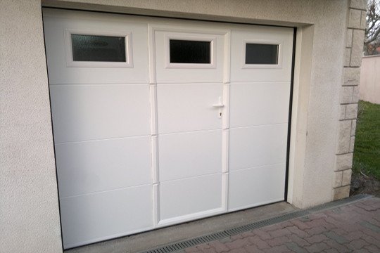 porte de garage avec portillon et hublot Chamalières