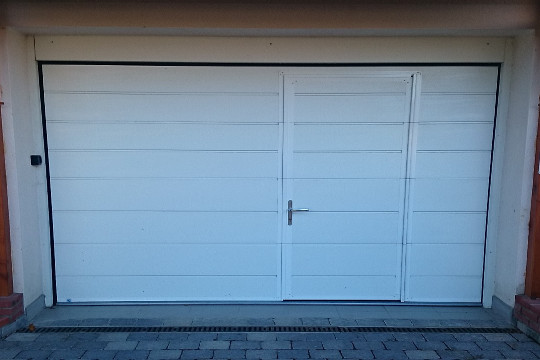 porte de garage avec ouverture centrale Riom