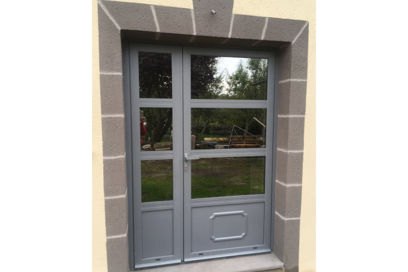 Porte d'entrée avec tierce et soubassement Saulzet