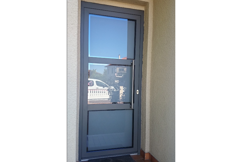 Porte d'entrée vitrages dépolis Cusset Allier