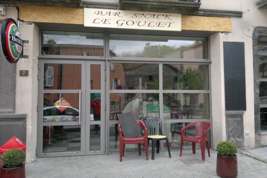 fabricant devanture de commerce - bar avec porte à baton de maréchal Vichy