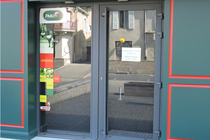 vitrine avec ouverture extérieure Cusset